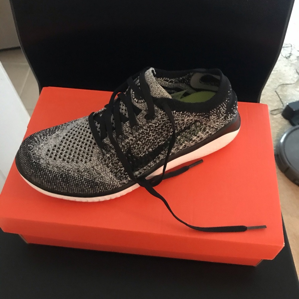 Brand New in Box Black/Grey/White Nike Flyknit